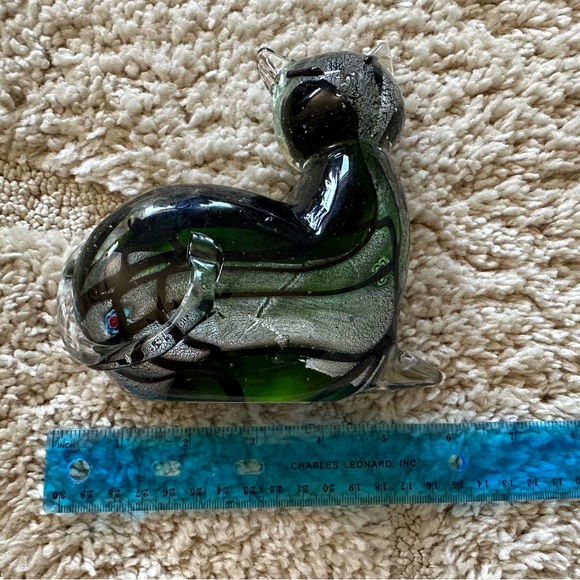 Glass cat paperweight. - Picture 1 of 4